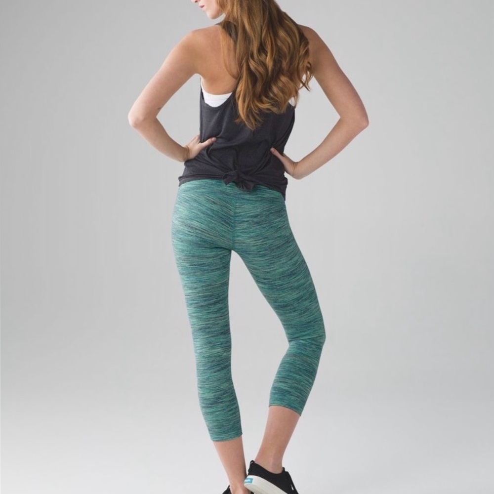 Lululemon Wunder Under cropped high rise leggings size 2
